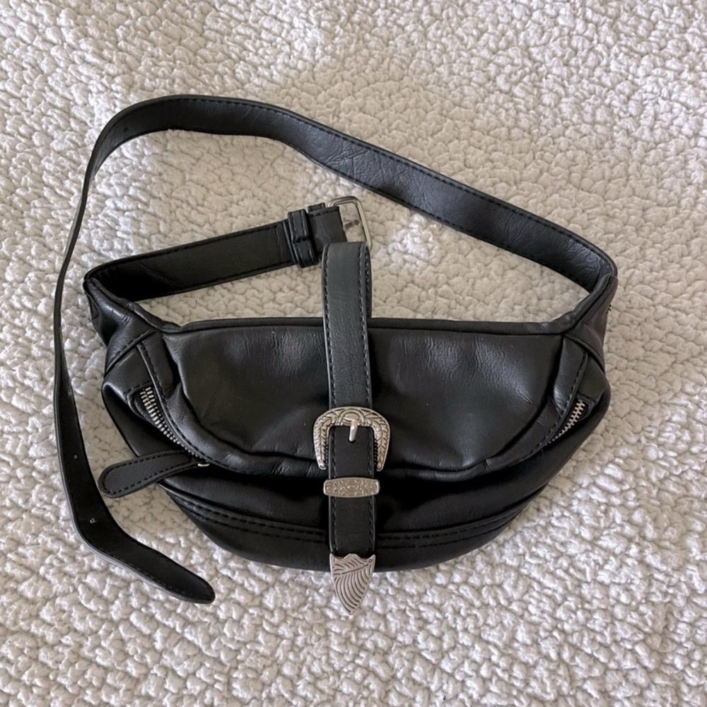 🚩 Forever 21 Black Crossbody Bag with Silver Buckle
